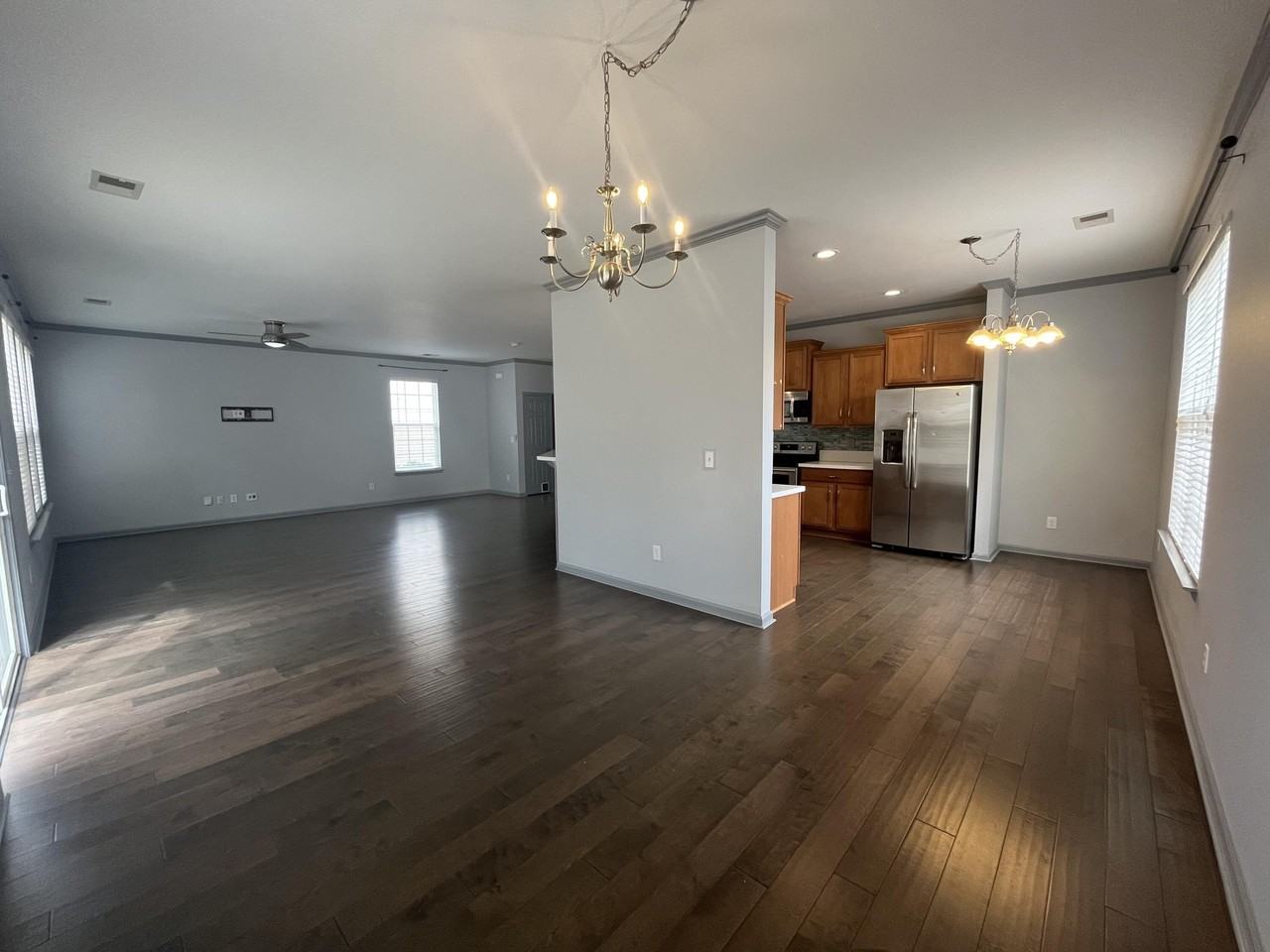 242 Medford Dr - Photo 7 of 19