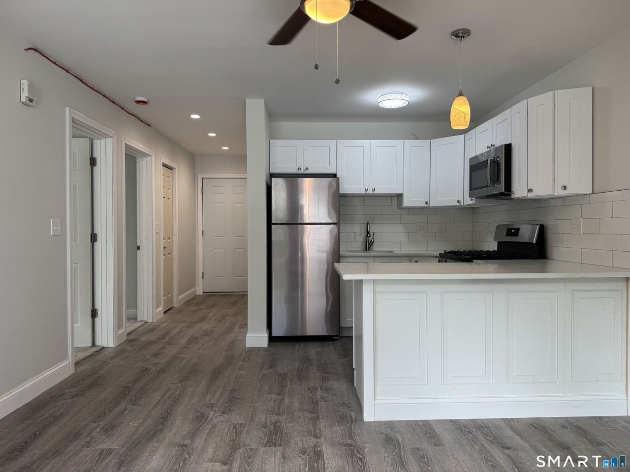 1085 Whalley Ave Unit 4 - Photo 3 of 12