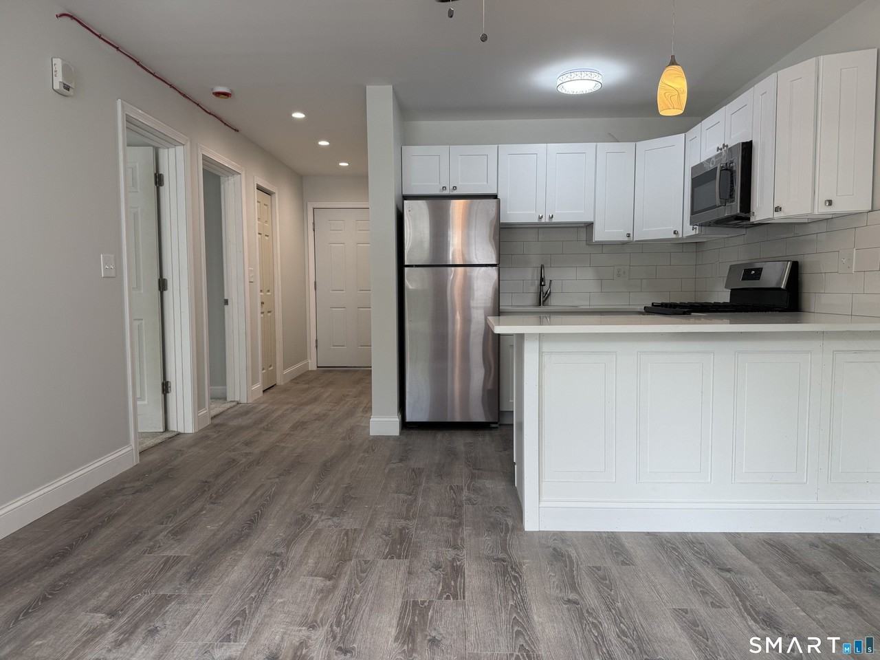 1085 Whalley Ave Unit 4 - Photo 4 of 12