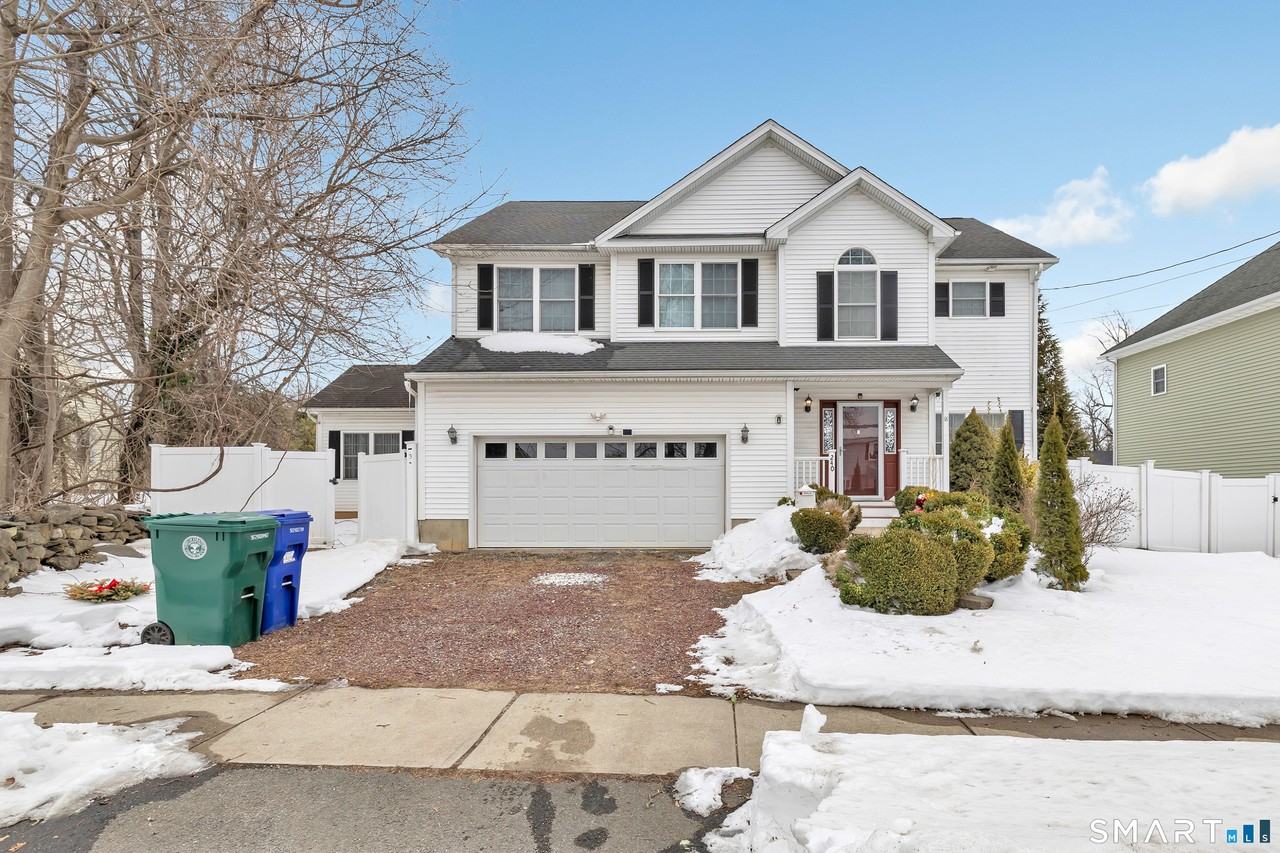 240 Highland Ave - Photo 4 of 40