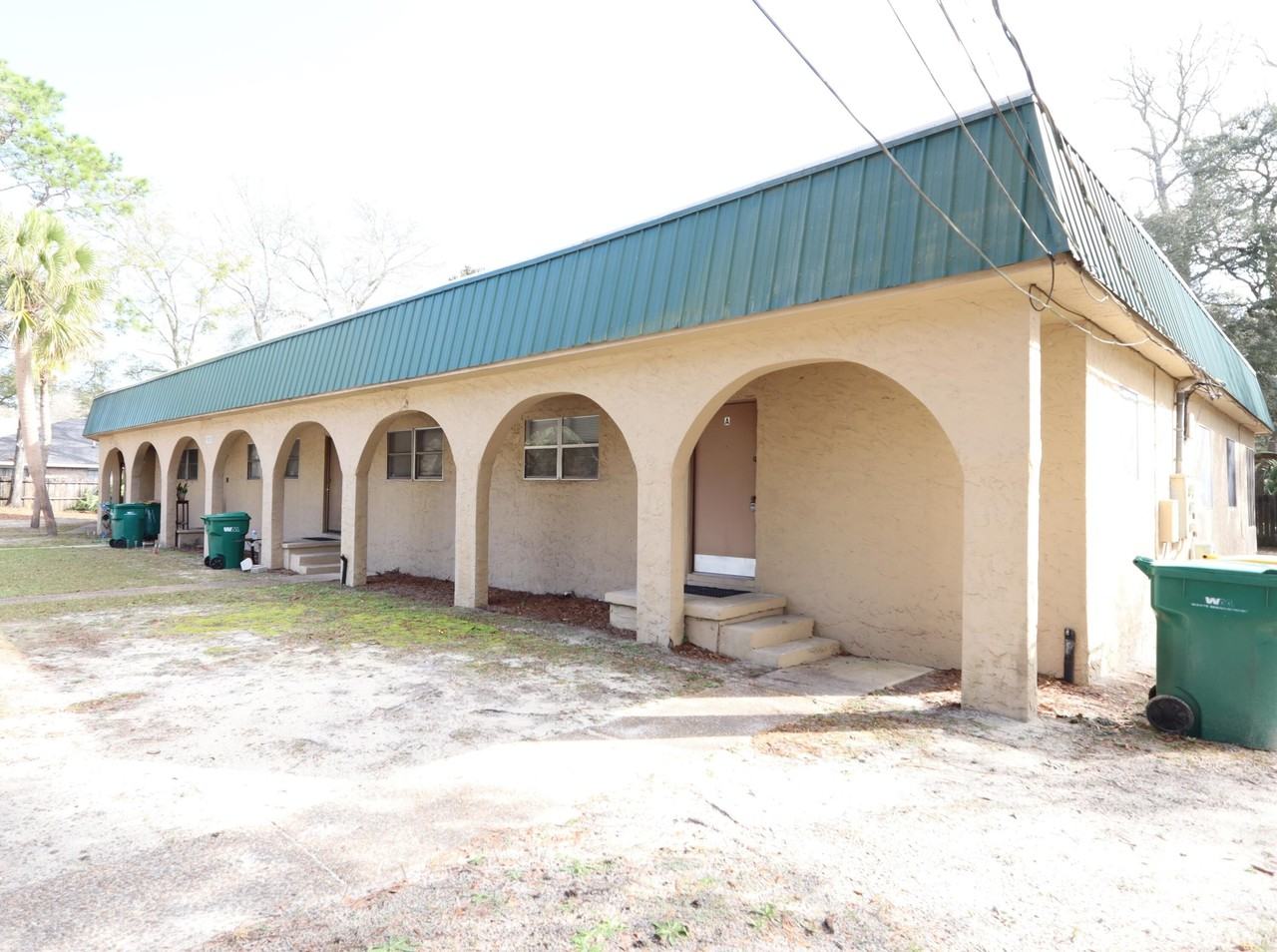 1011 Hondo Ave Apt A - Photo 2 of 16