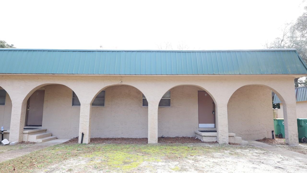 1011 Hondo Ave Apt A - Photo 3 of 16