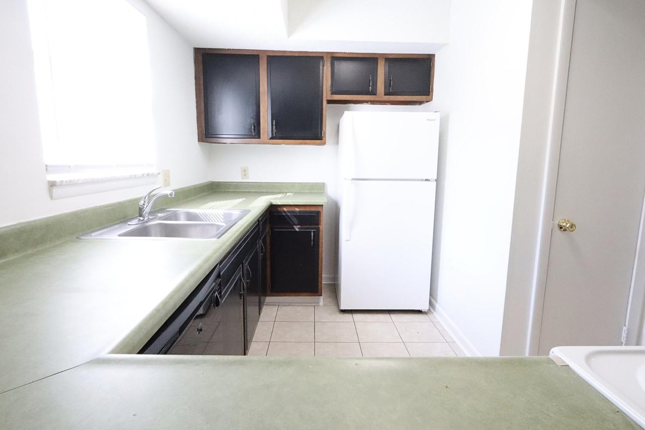 1011 Hondo Ave Apt A - Photo 7 of 16