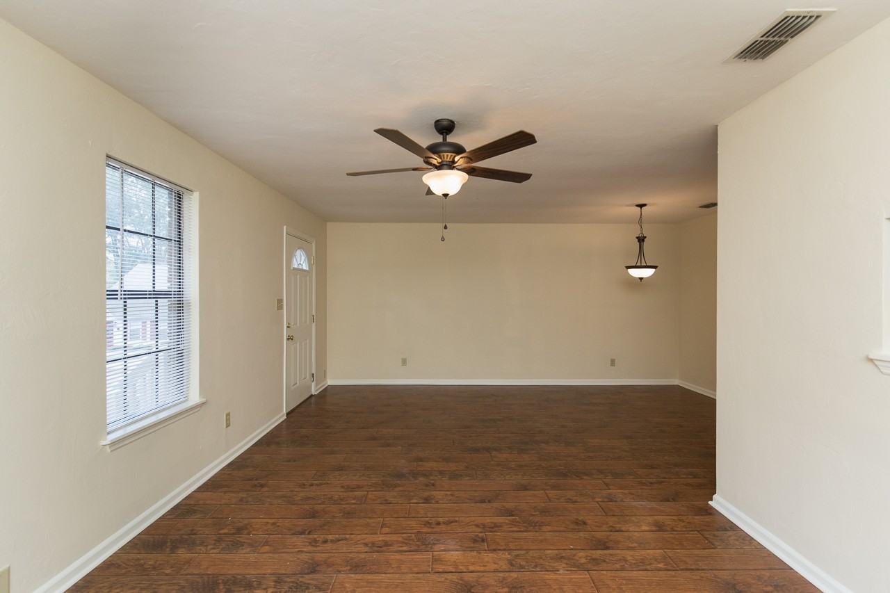 1083 Rockbrook Ct #1 - Photo 4 of 27