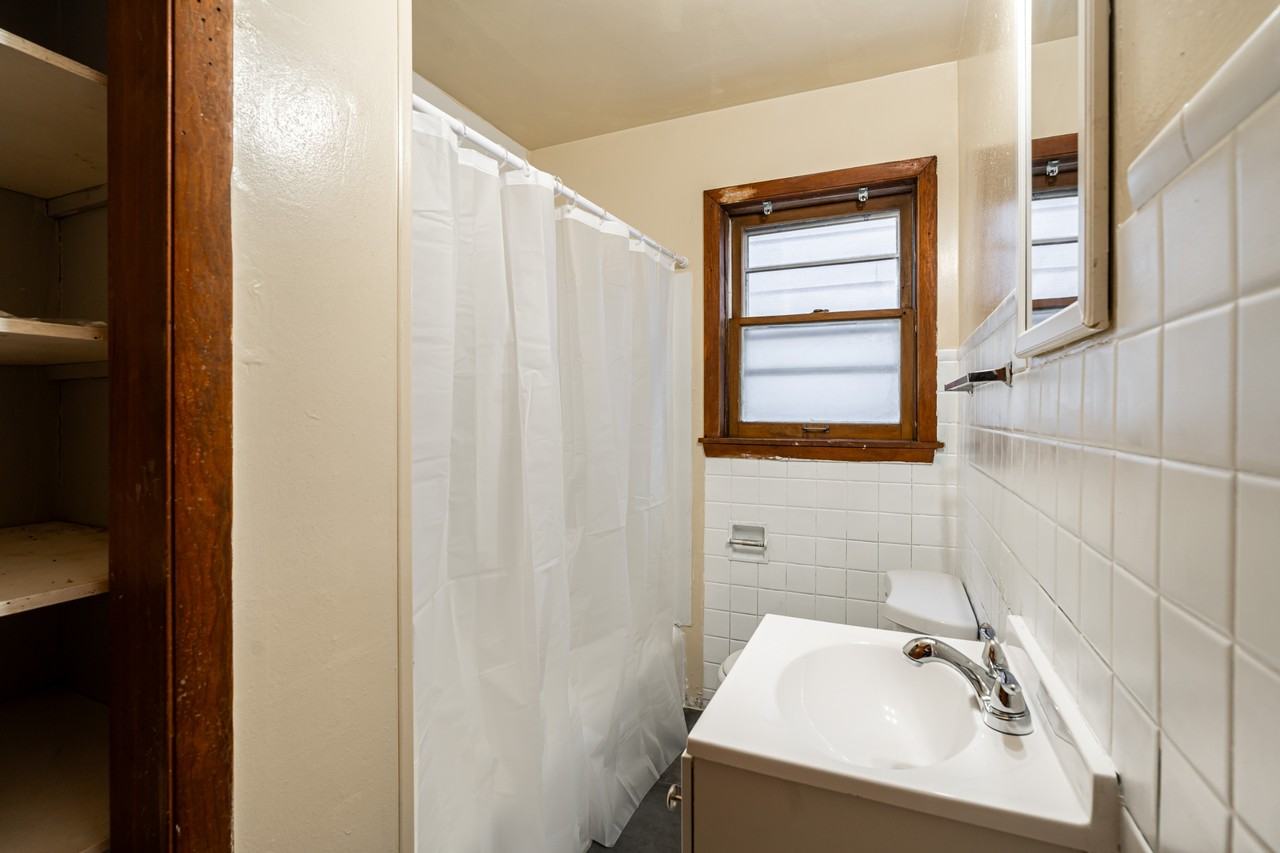 2365 S 7th St Lowr Front - Photo 4 of 5