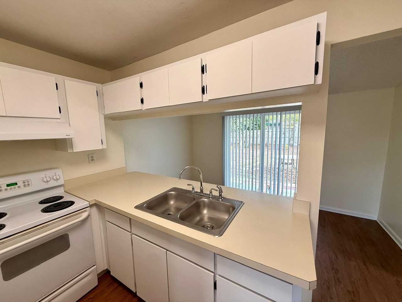 1476 Pierce St #1 - Photo 3 of 15