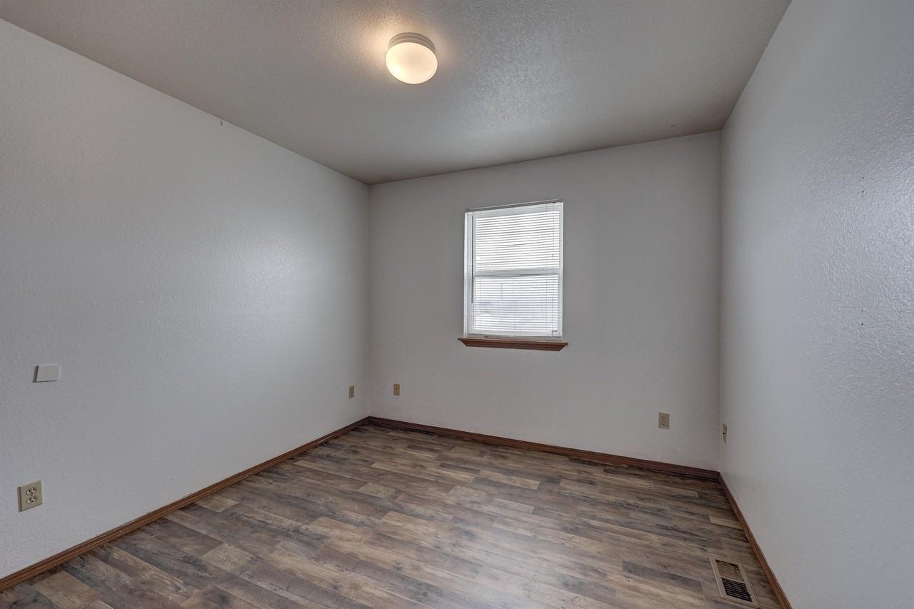 627 S Walker St Apt B #1 - Photo 3 of 27