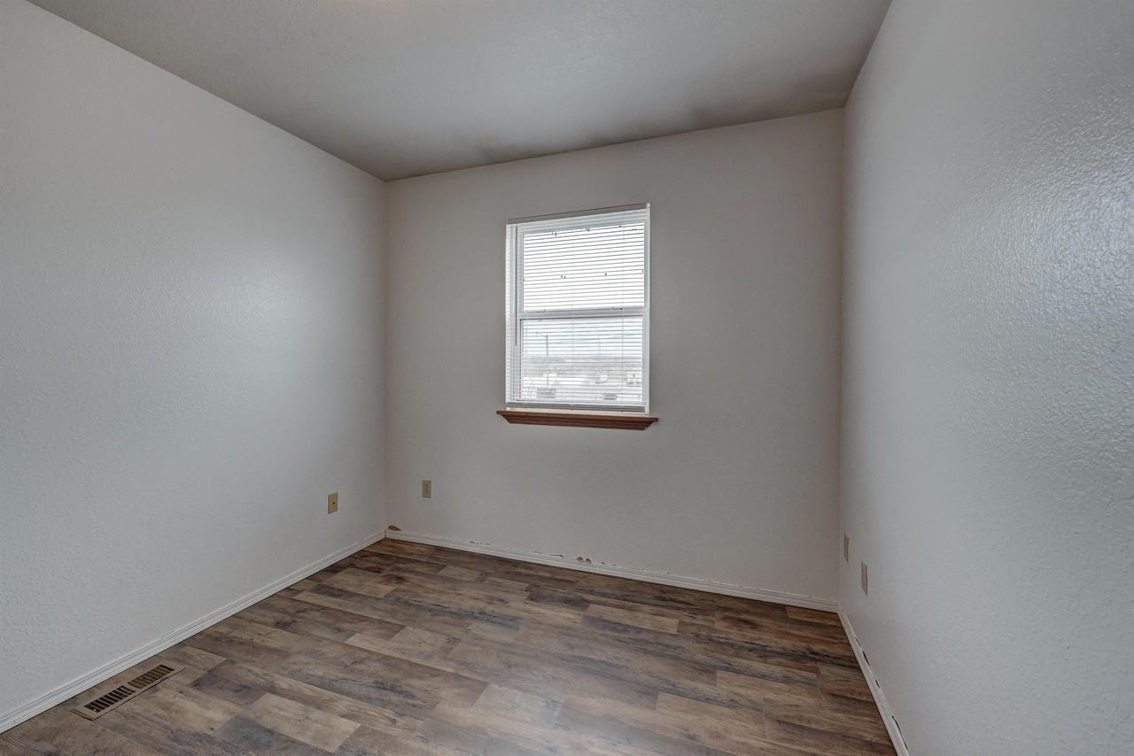 627 S Walker St Apt B #1 - Photo 5 of 27