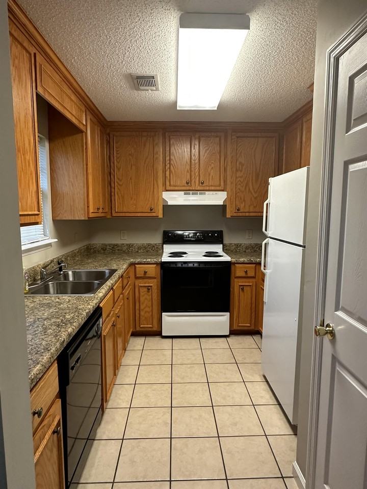 2004 Chestnut Ln #1 - Photo 4 of 10