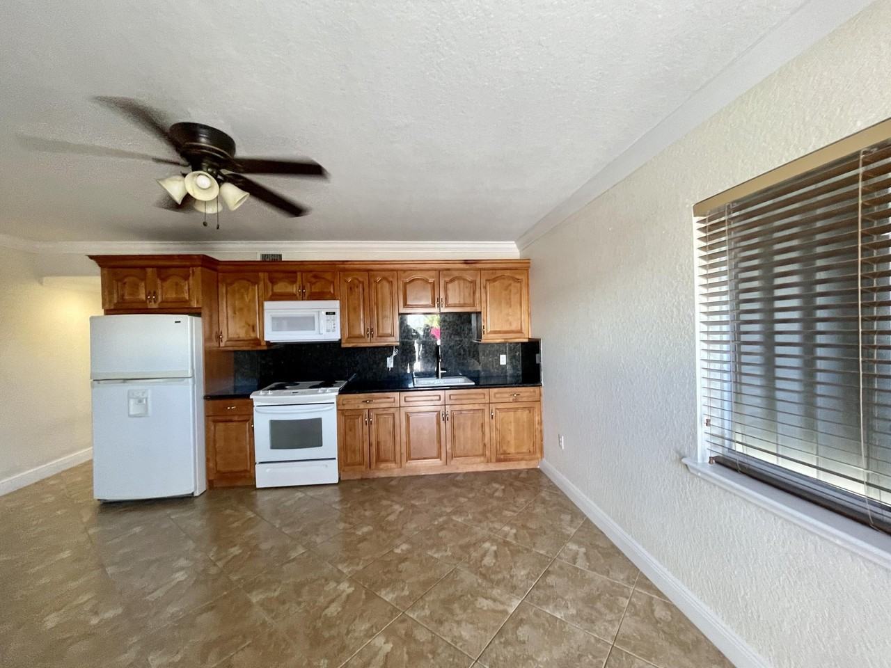 156 Marina Ave - Photo 4 of 18