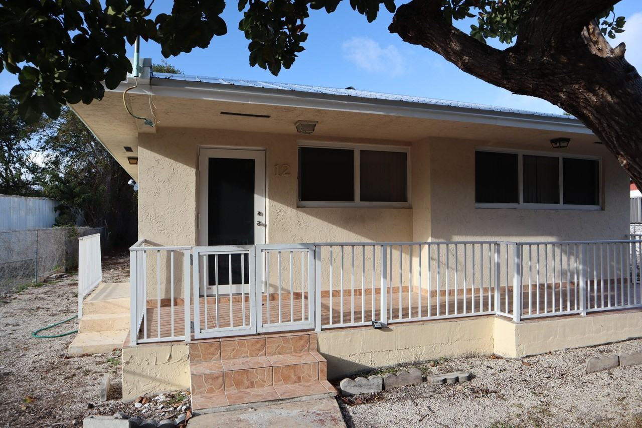 12 S Andros Rd - Photo 2 of 19