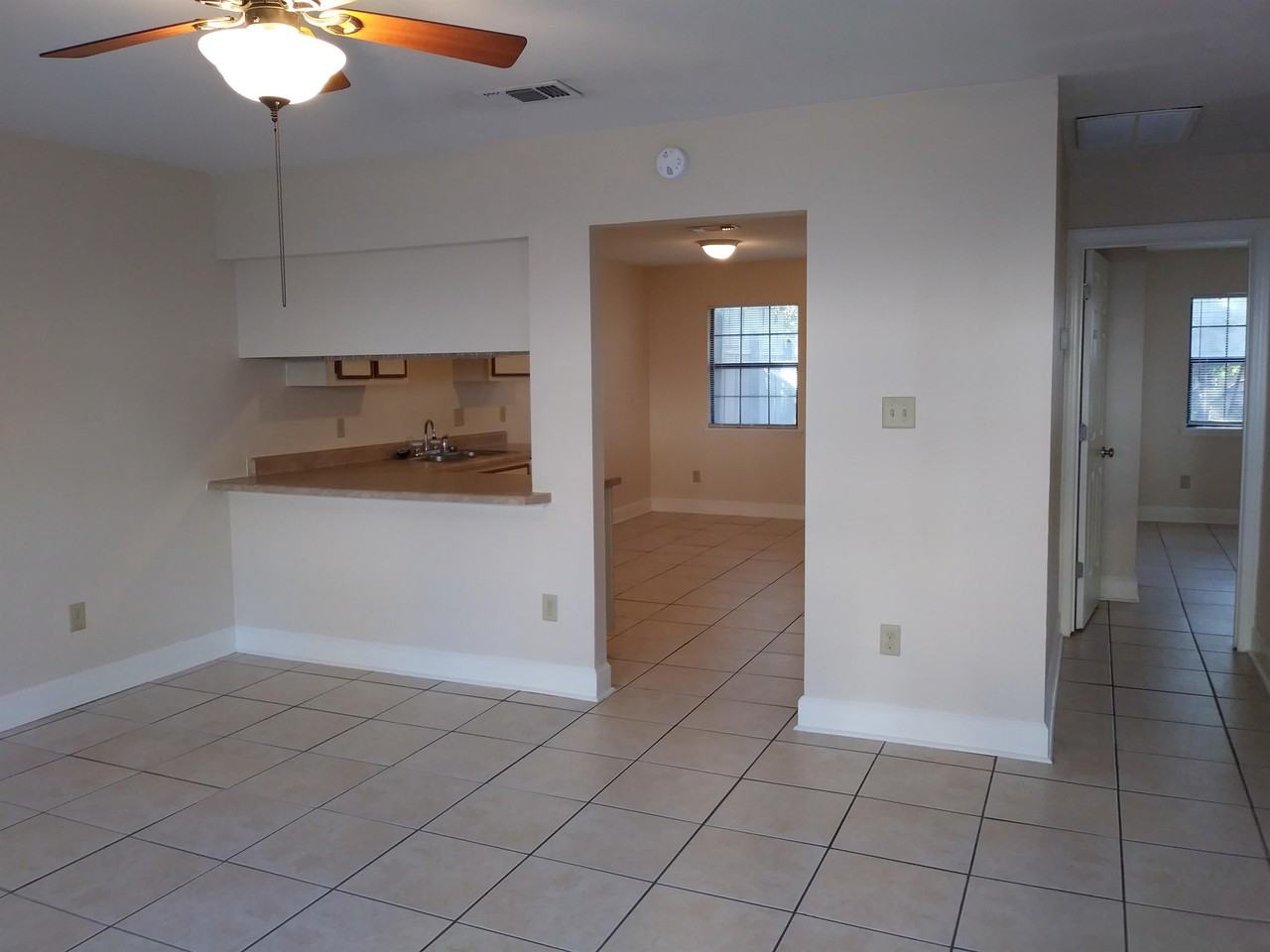 1000 N Duval St Apt E #1 - Photo 2 of 17