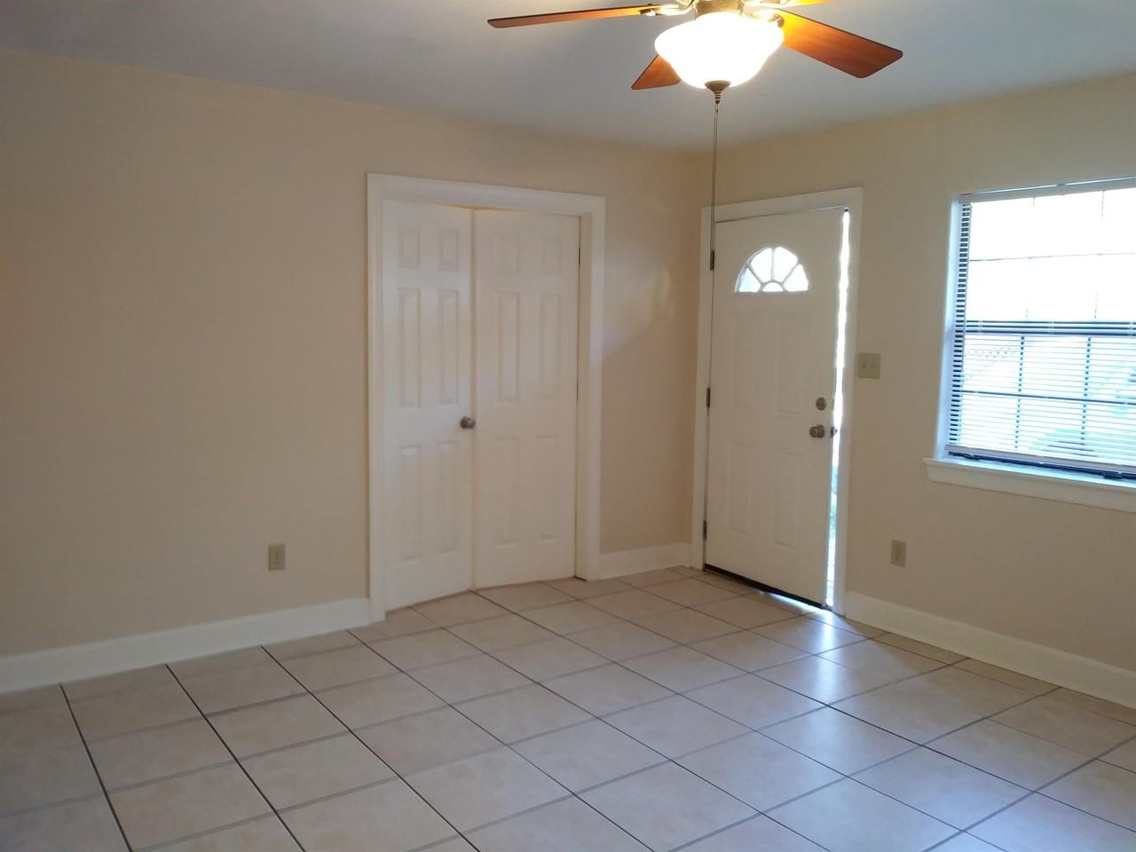 1000 N Duval St Apt E #1 - Photo 5 of 17