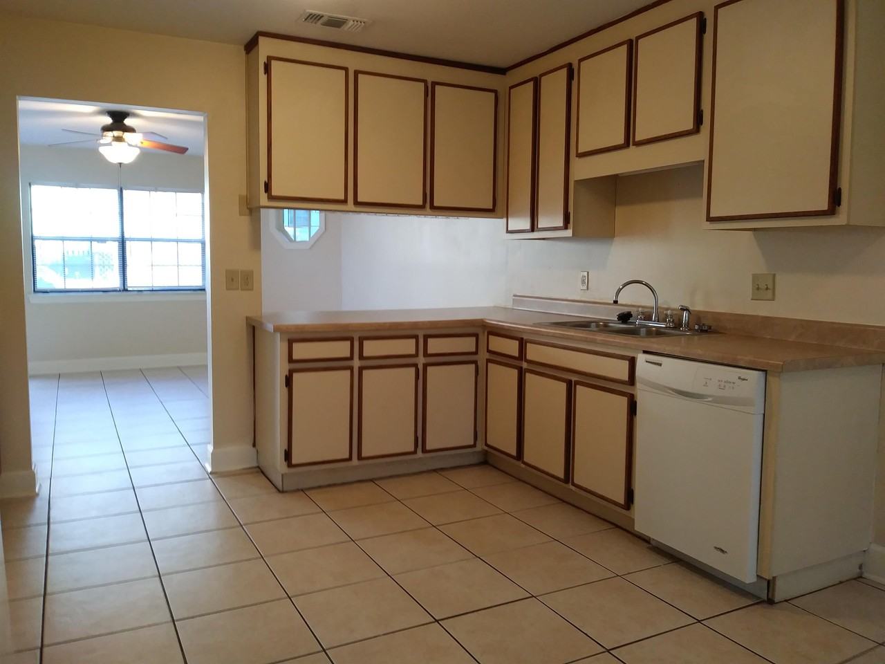 1000 N Duval St Apt E #1 - Photo 6 of 17