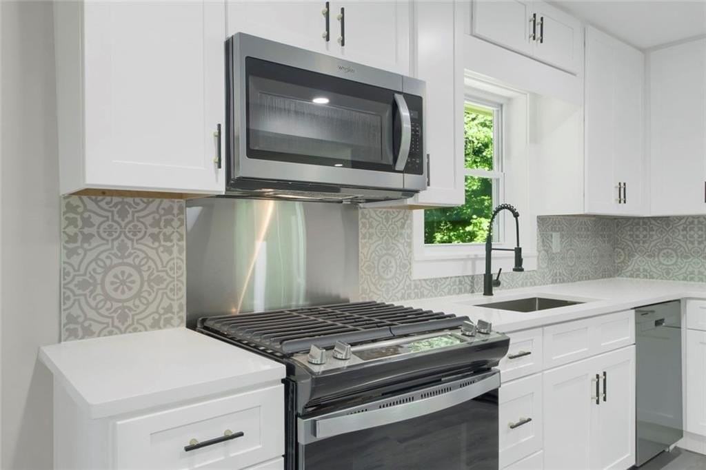 2926 Monterey Dr - Photo 3 of 9