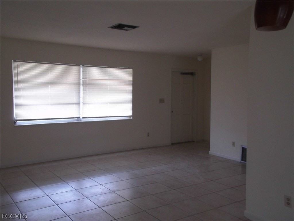 242 S Lake Dr - Photo 4 of 14