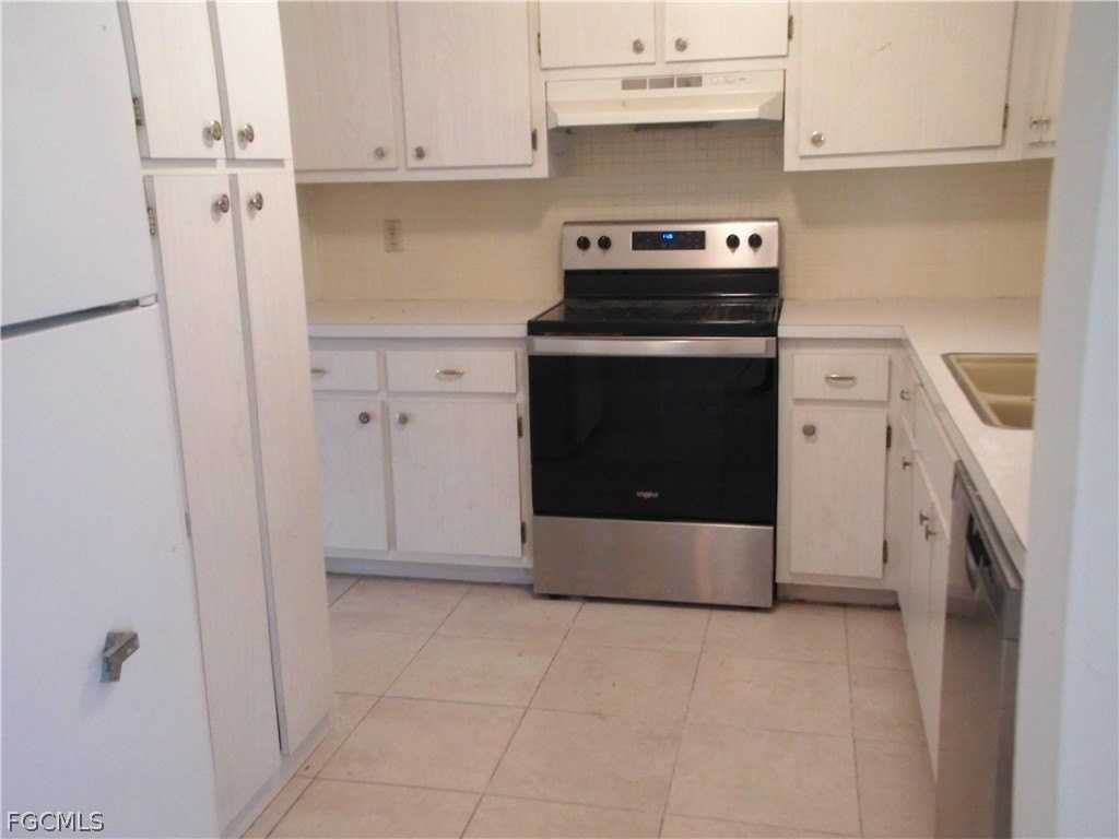 242 S Lake Dr - Photo 5 of 14