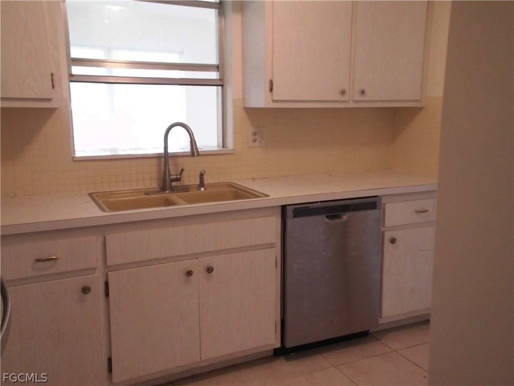 242 S Lake Dr - Photo 6 of 14