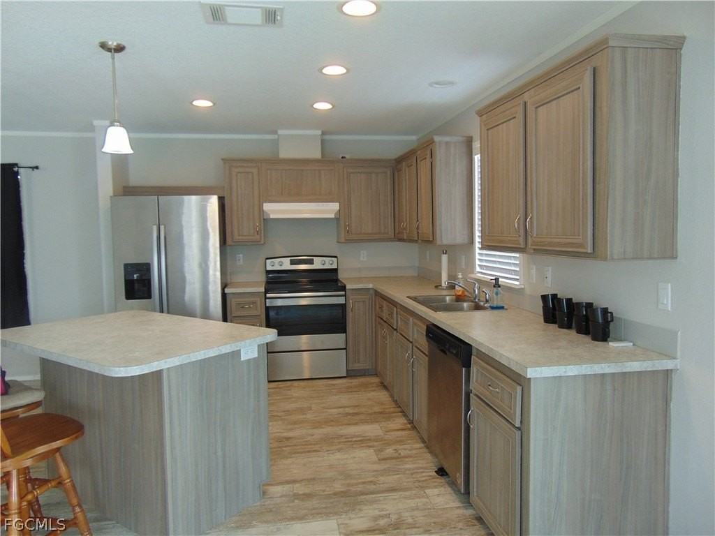 1445 N Bridge St - Photo 2 of 22