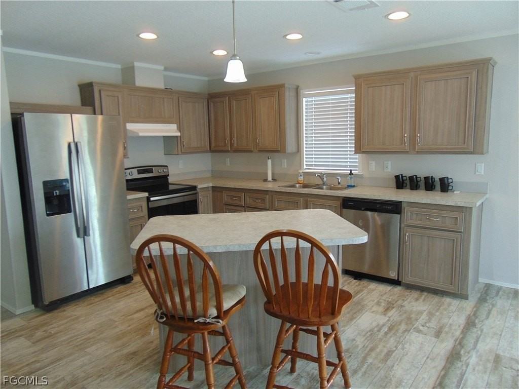 1445 N Bridge St - Photo 3 of 22