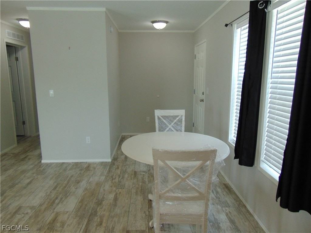 1445 N Bridge St - Photo 5 of 22