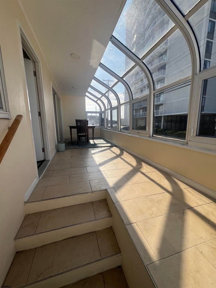 239 N Derby Ave - Photo 6 of 50