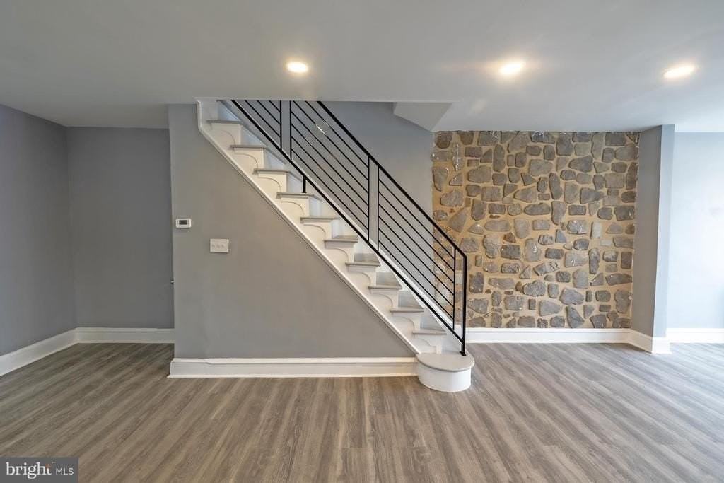 3104 Stirling St - Photo 4 of 27