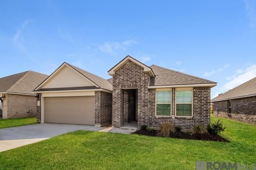 106 Royal Oak St - Photo 2 of 14