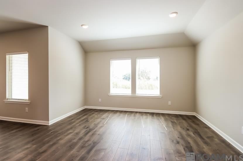 106 Royal Oak St - Photo 3 of 14