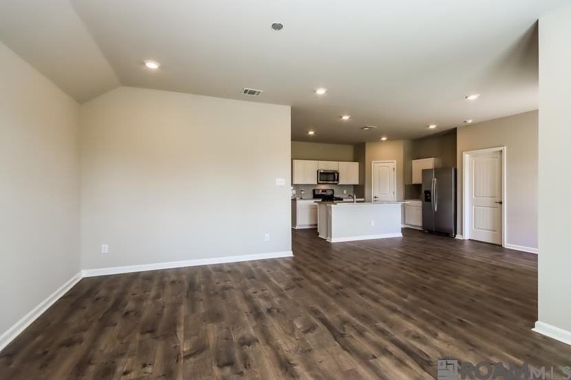 106 Royal Oak St - Photo 4 of 14