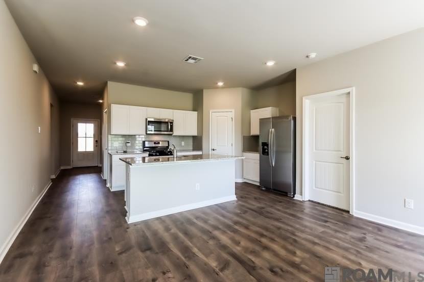 106 Royal Oak St - Photo 5 of 14