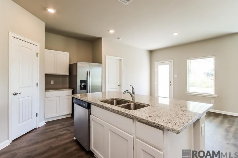 106 Royal Oak St - Photo 6 of 14