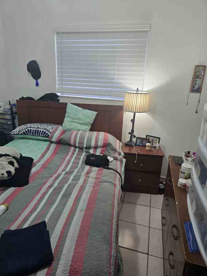 464 E 50th St - Photo 7 of 8