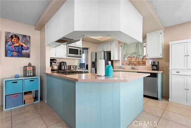 2047 Westminster Dr - Photo 2 of 8