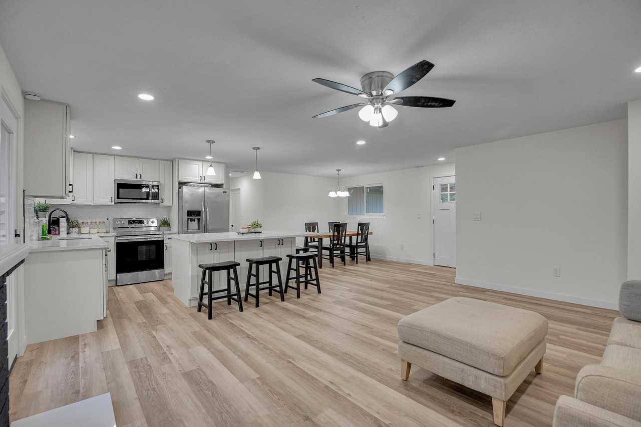 Sw Willow Creek Dr - Photo 6 of 19