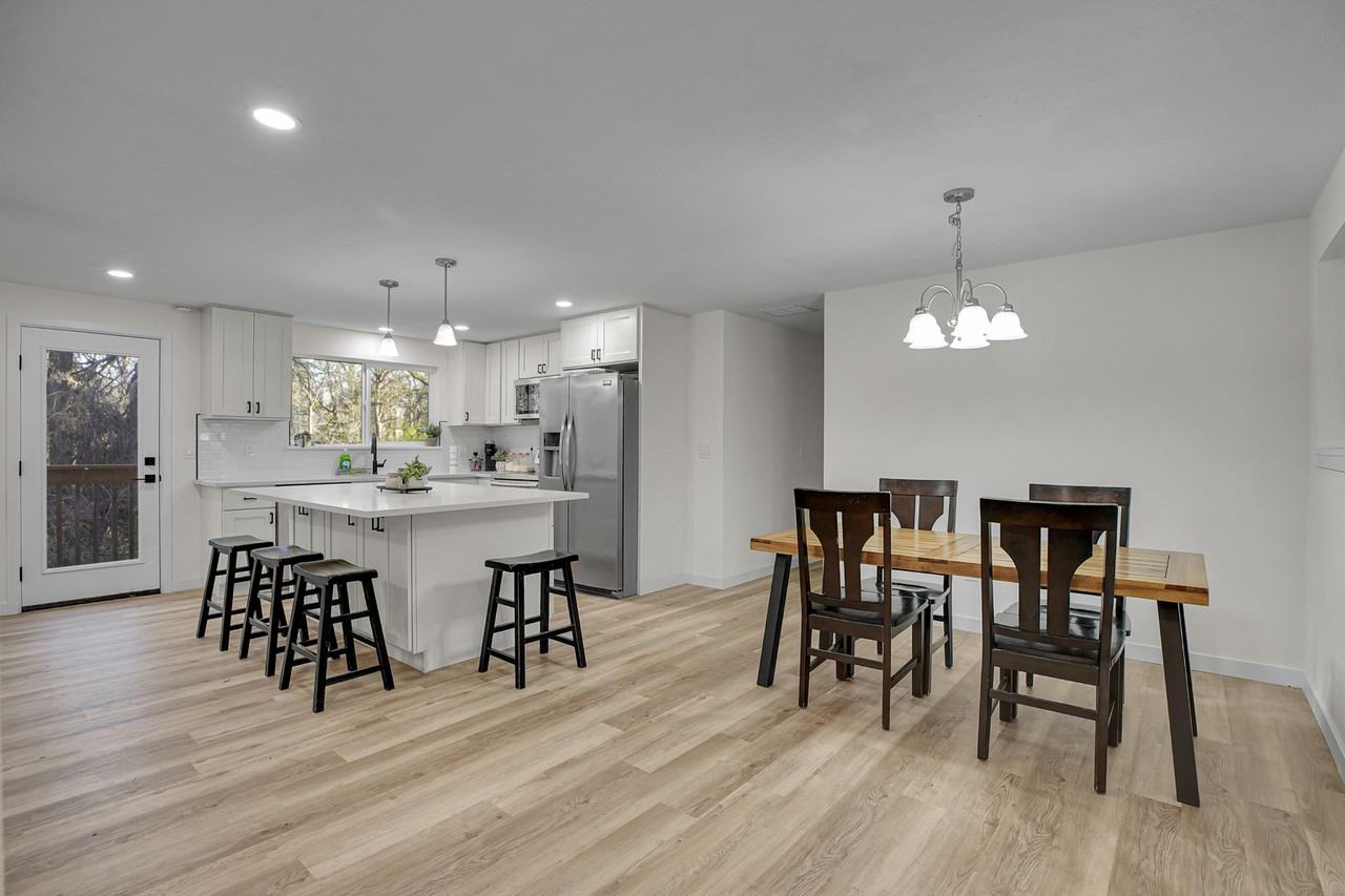 Sw Willow Creek Dr - Photo 7 of 19