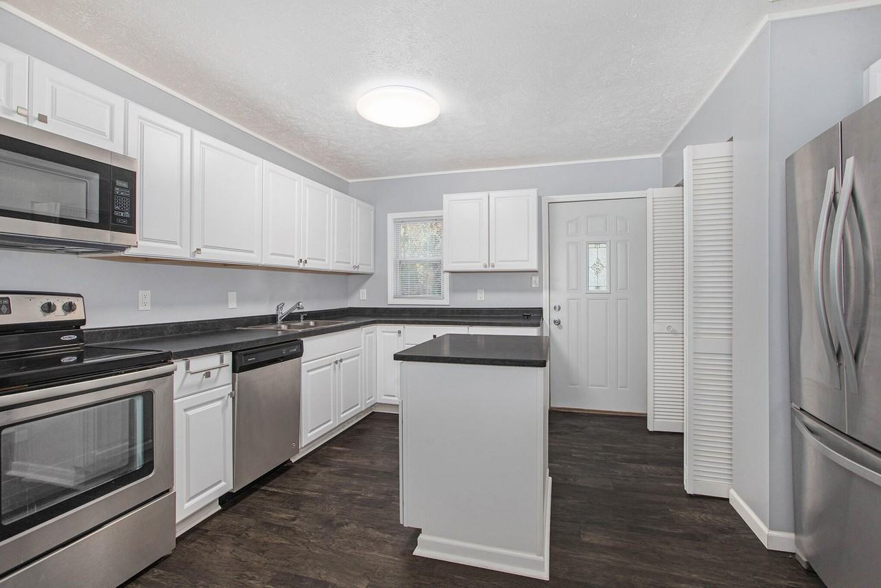 822 Shumway Ave - Photo 5 of 18