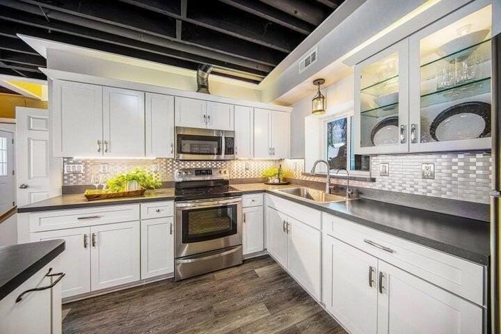 5990 Plymouth Rd - Photo 3 of 30