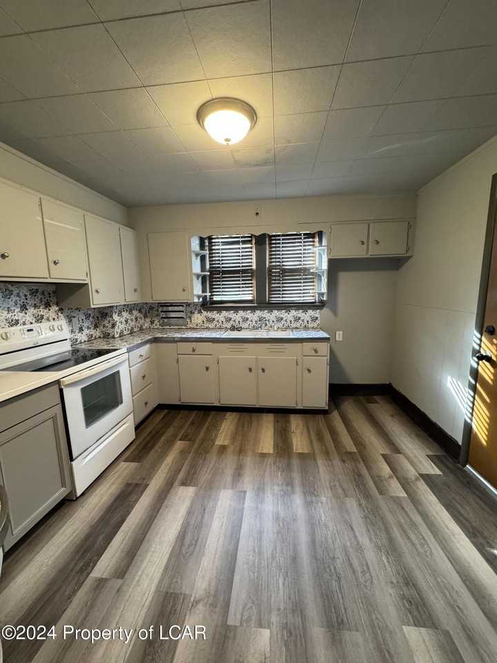 173 Franklin St - Photo 3 of 9