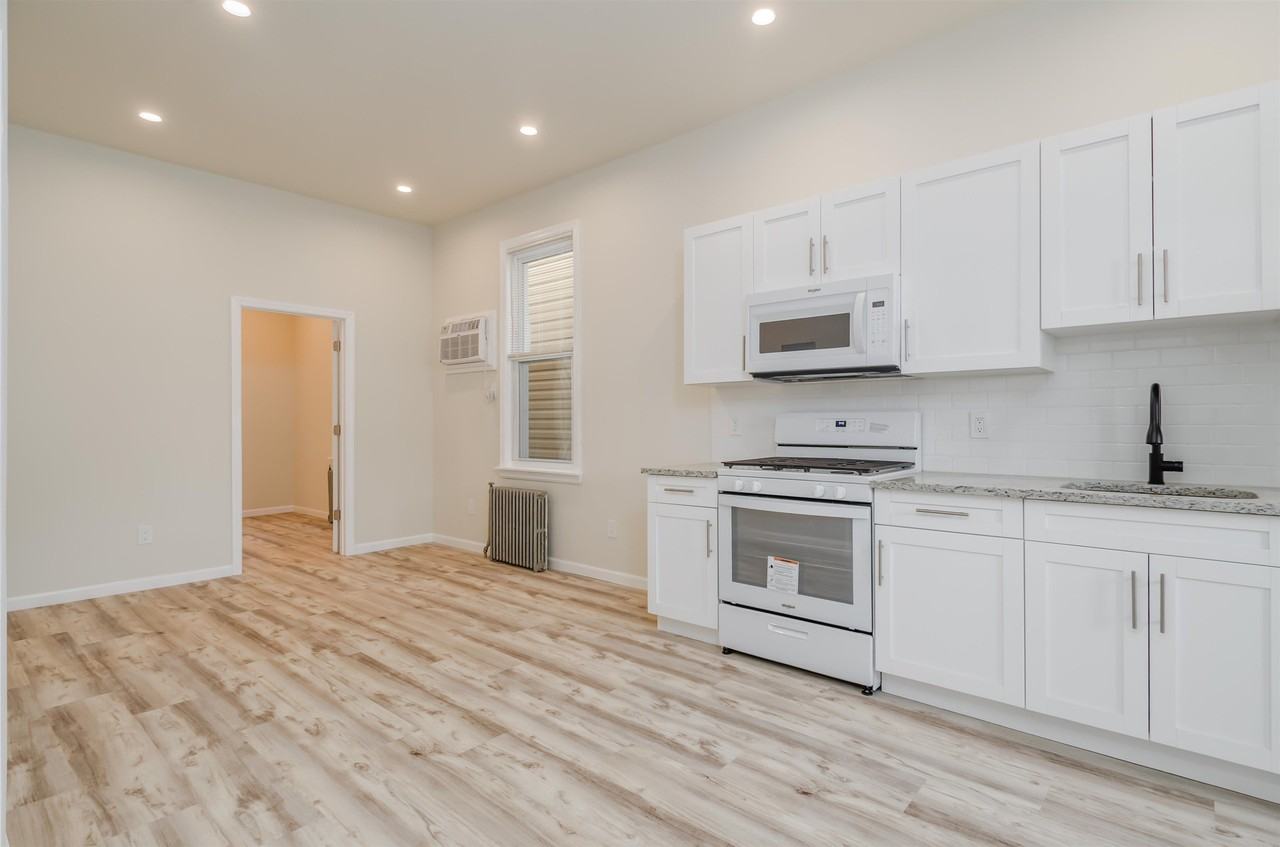 419 22nd St #3 - Photo 3 of 11