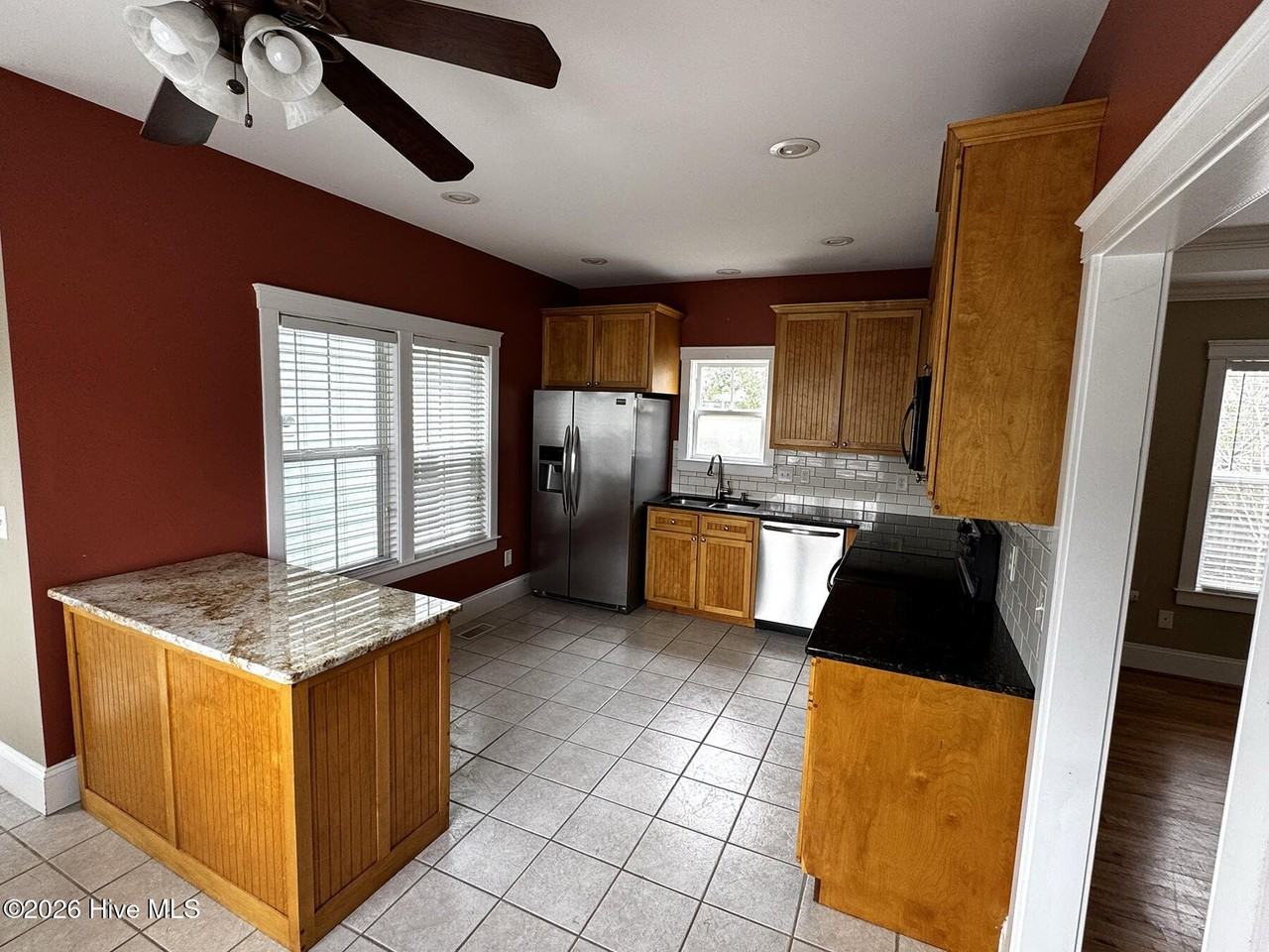 2112 Metts Ave - Photo 4 of 13