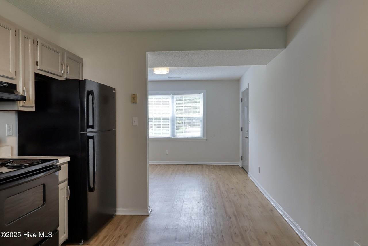 2314 Indian Dr Apt C2 - Photo 5 of 17