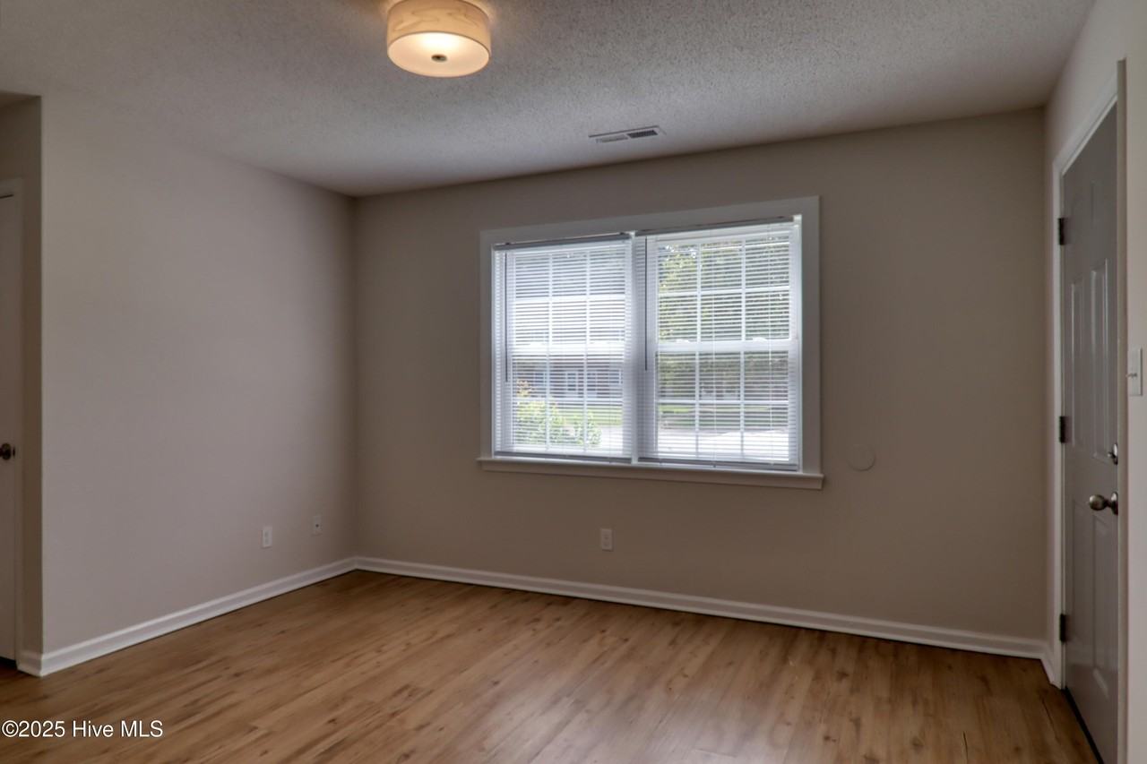 2314 Indian Dr Apt C2 - Photo 6 of 17