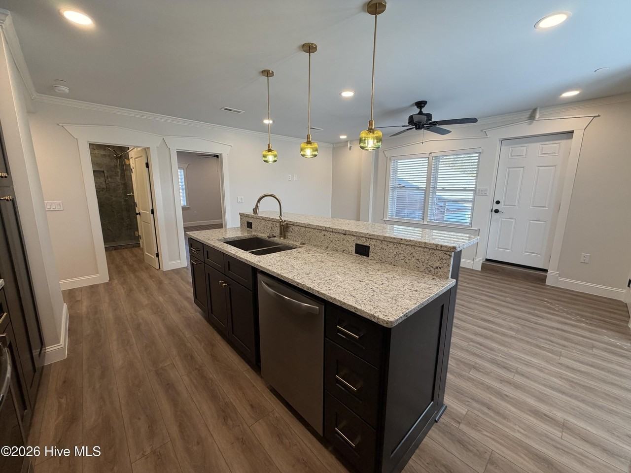 116 N Howe St Unit B - Photo 4 of 15