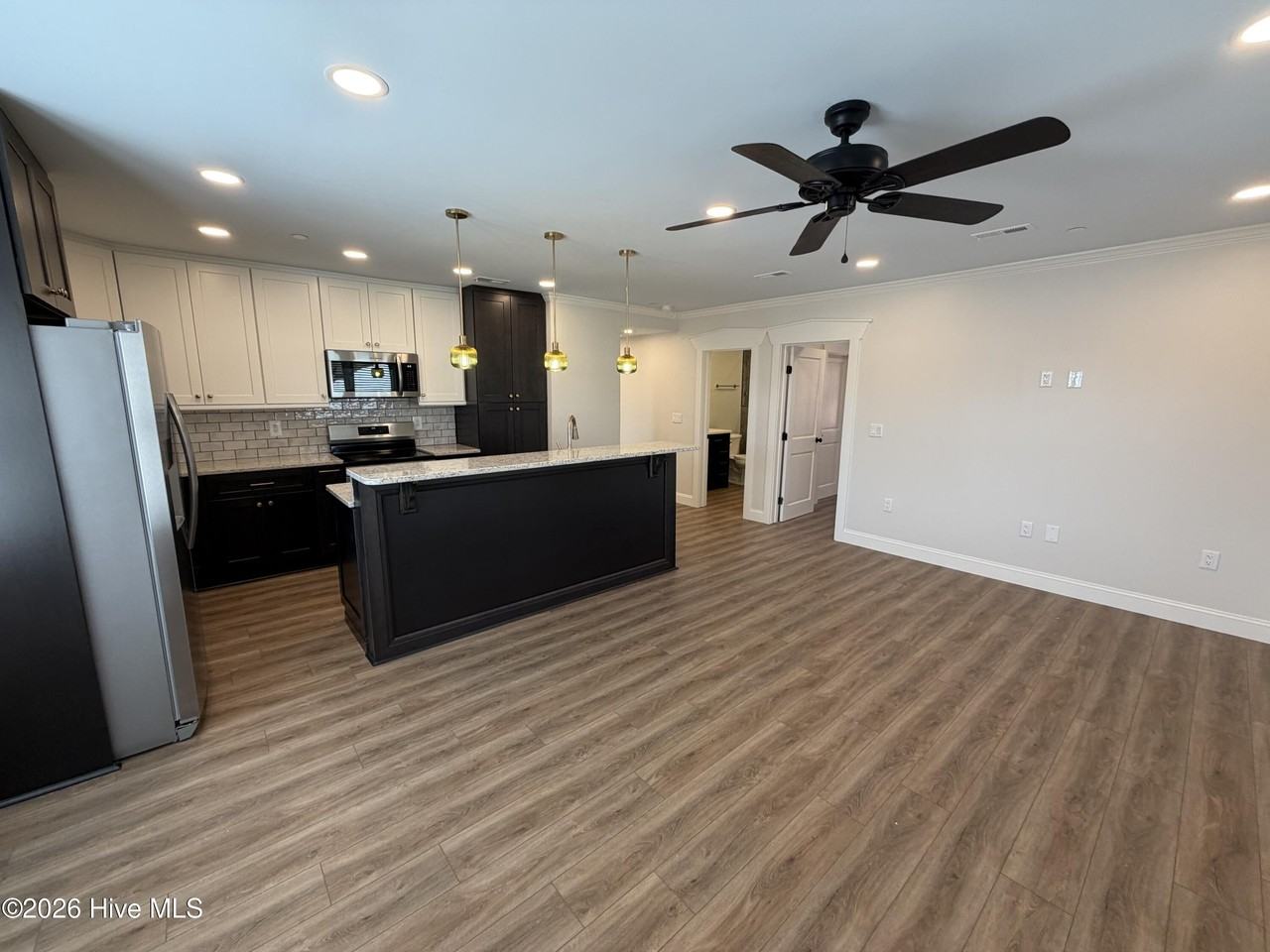 116 N Howe St Unit B - Photo 5 of 15