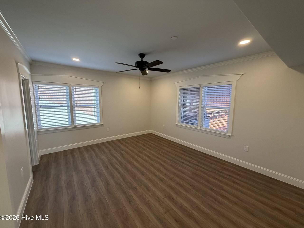 116 N Howe St Unit B - Photo 6 of 15