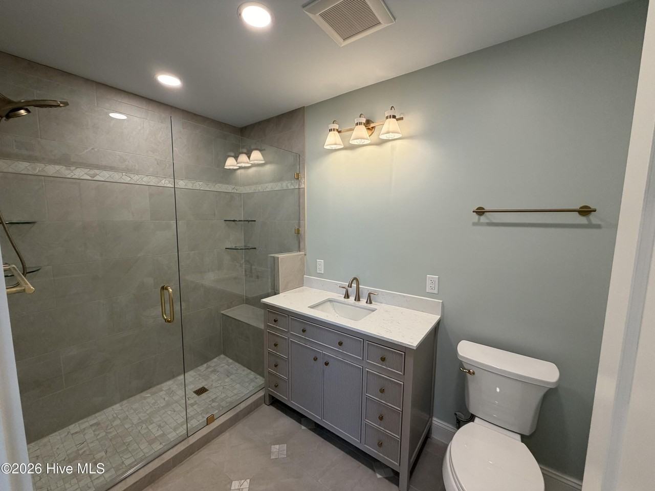 116 N Howe St Unit B - Photo 7 of 15