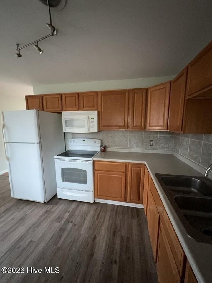 130 Armstrong Dr - Photo 5 of 13