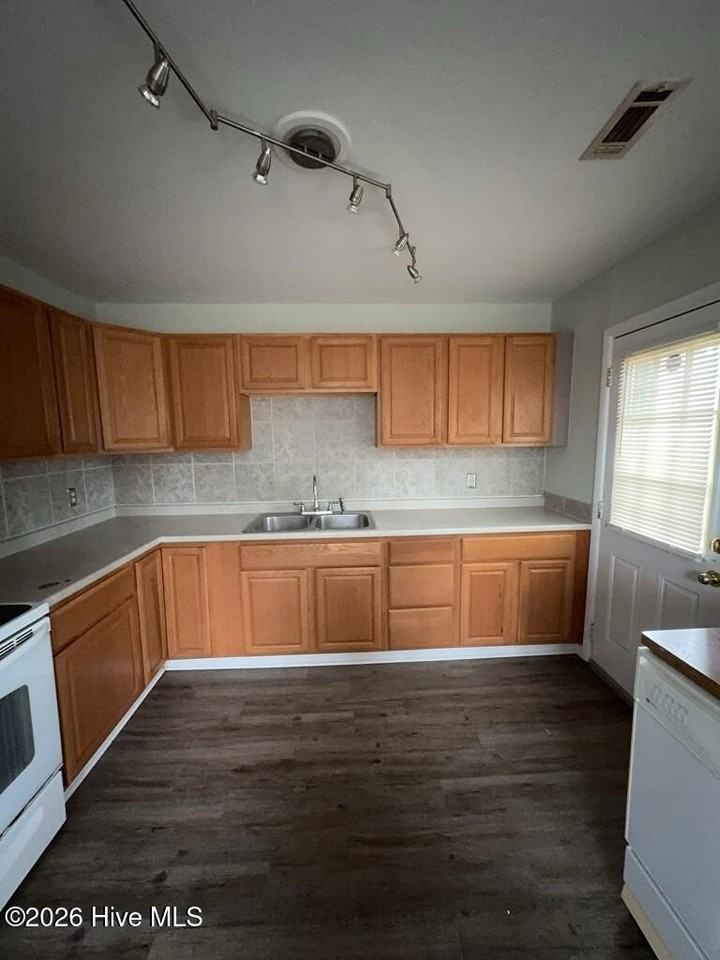 130 Armstrong Dr - Photo 6 of 13