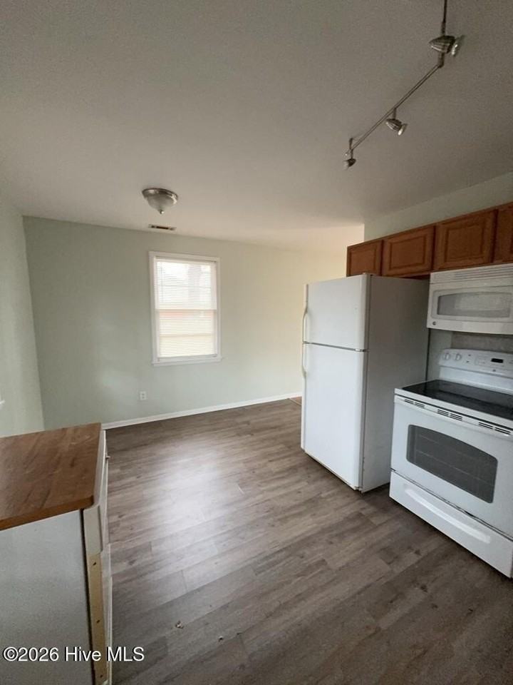 130 Armstrong Dr - Photo 7 of 13